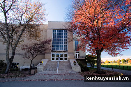 Chương trình đào tạo và chi phí tại đại học Charleston